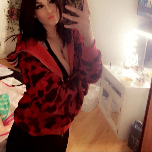 it’s been worn, maybe five or six times definitely willing to work with price - Picture 1 of 6